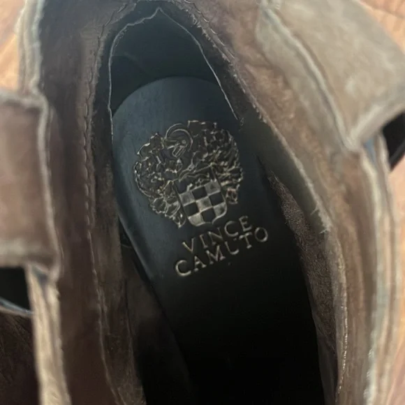 Vince Camuto ‘Hillsy’ Almond Toe Ankle Bootie - Picture 3 of 9